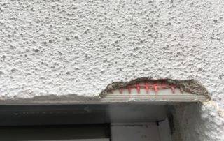 Beschaedigte Außenfassade Rauputz Baugutachter