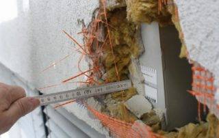 Messung zerstoerte Fassade mit Daemmung bei Baugutachten